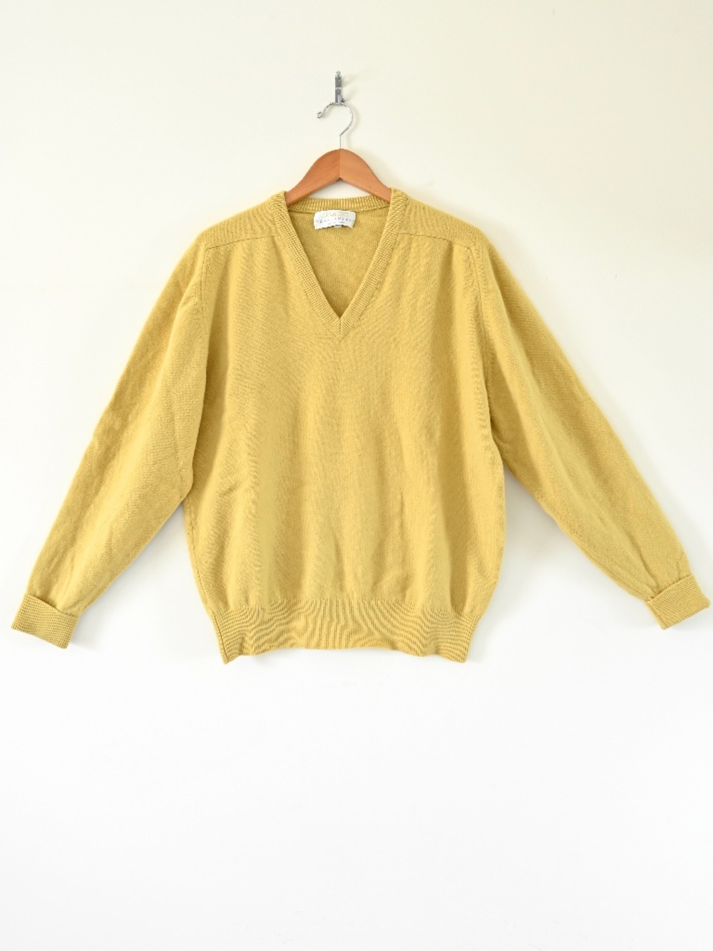 Ratti Pesaro e Ancona Ballantyne Pale Golden Yellow V Neck Geelong Wool Sweater